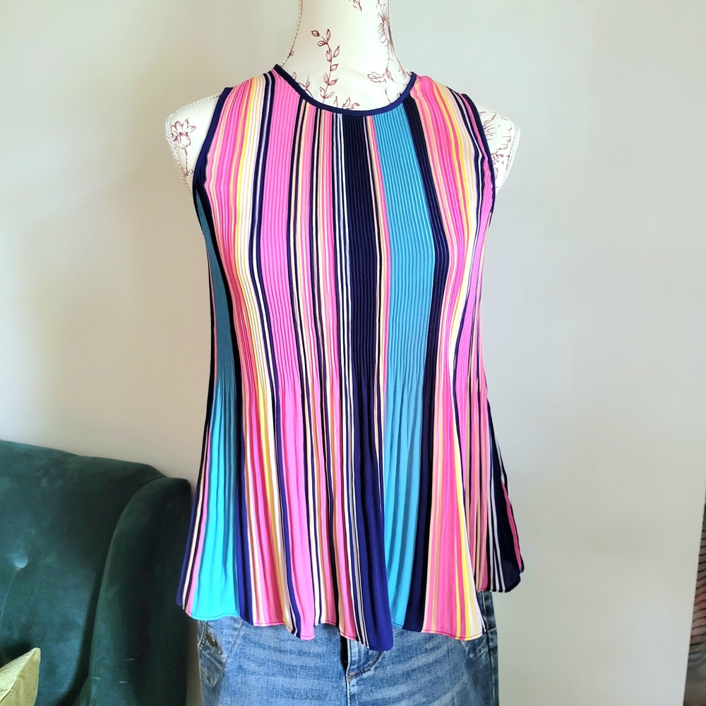 Chic Flowy Pleated Blouse/ Top – Vibrant & Sleek | Sleeve Less | SIZE S